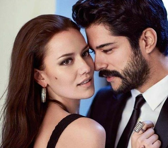Fahriye Evcen ile Burak Özçivit'ten şok karar düğün iptal mi? - Resim: 2