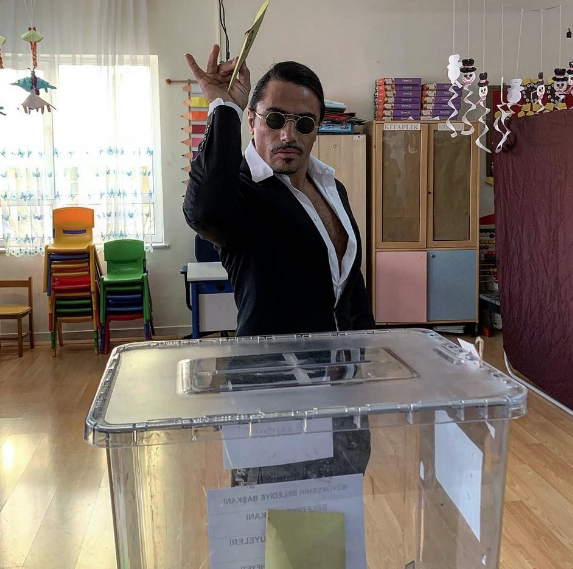 Ünlüler yerel seçimlerde oy ver paylaşımları ile gündem oldu! - Resim: 3