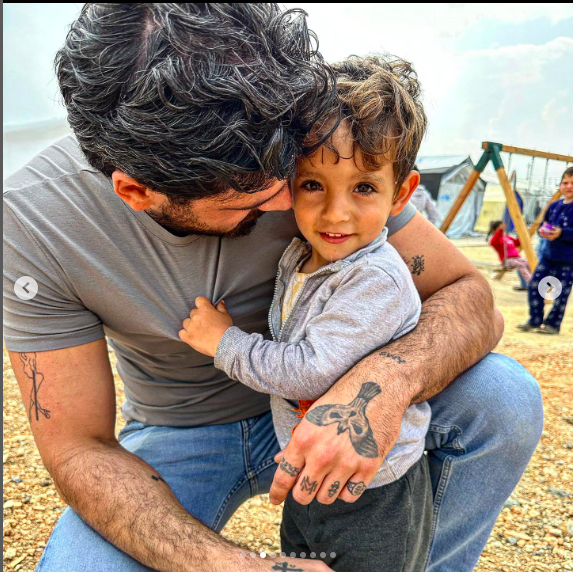 Michele Morrone kimdir kaç yaşında sevgilisi ile Hatay'a gitti gören dönüp yine baktı - Resim: 2