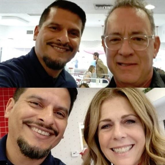 Tom Hanks'ten dikkat çeken hareket! Restorandaki herkese... - Resim: 4