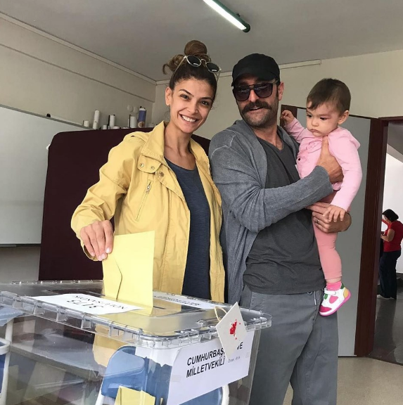 Ünlüler sandık başında! Nusret sandığı bile 'tuzladı' - Resim: 18