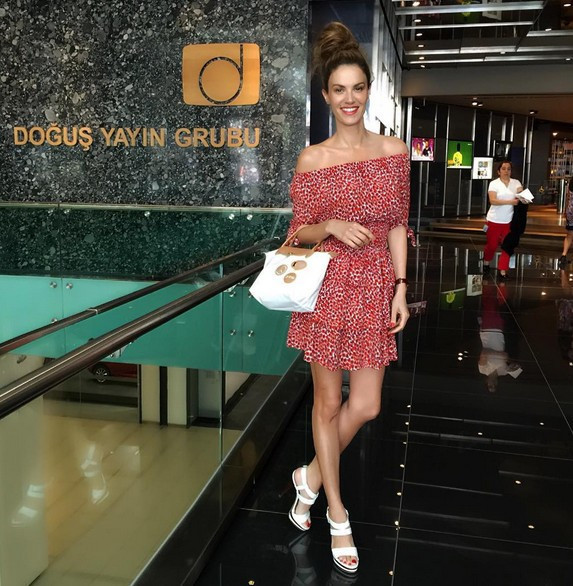 Tülin Şahin'in makyajsız fotoğrafı ınstagramı salladı! - Resim: 4