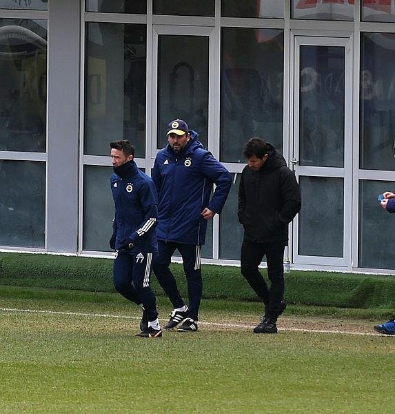 Emre Belözoğlu ve Erol Bulut’un arasına kara kedi girdi: Kriz böyle yönetilmez - Resim: 0