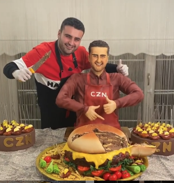 Türkiye'de bir ilk Instagram 340 milyon takipçili resmi hesabından CZN Burak'a paylaştı - Resim: 2