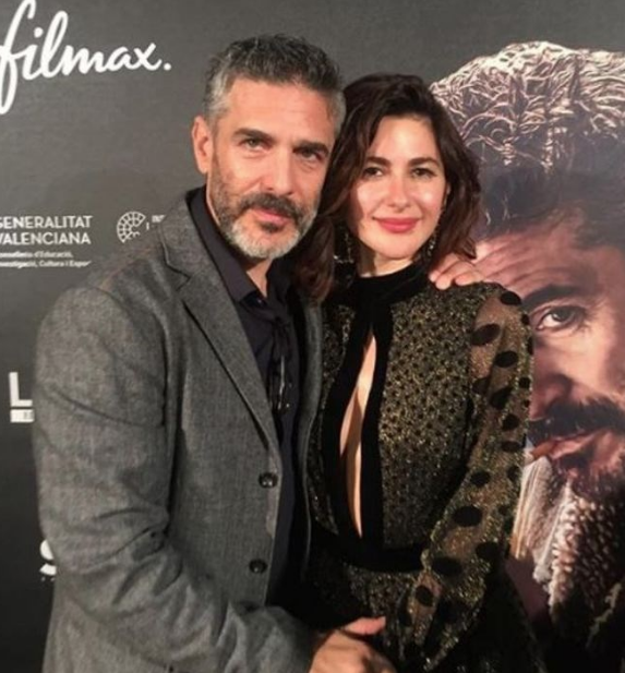 Bizim Hikaye'nin yıldızı Nesrin Cavadzade cesur göğüs dekoltesiyle büyüledi - Resim: 4