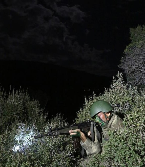 Komandoların ölümle burun buruna eğitimleri - Resim: 3