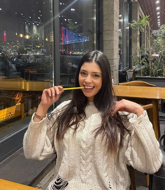 Taciz mesajları atan sapık cinsel organını çekip gönderdi! Şarkıcı Ecem Koyunlu suç duyurusunda bulundu - Resim: 2