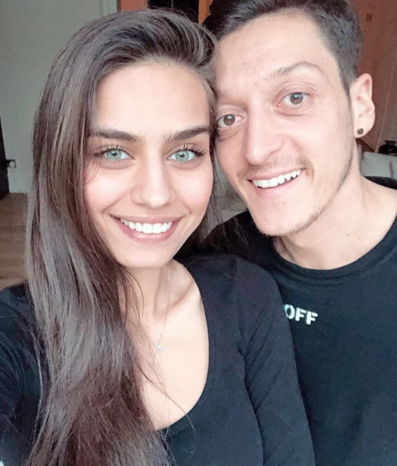 Mesut'la Amine evlilik yolunda hızla ilerliyor - Resim: 1