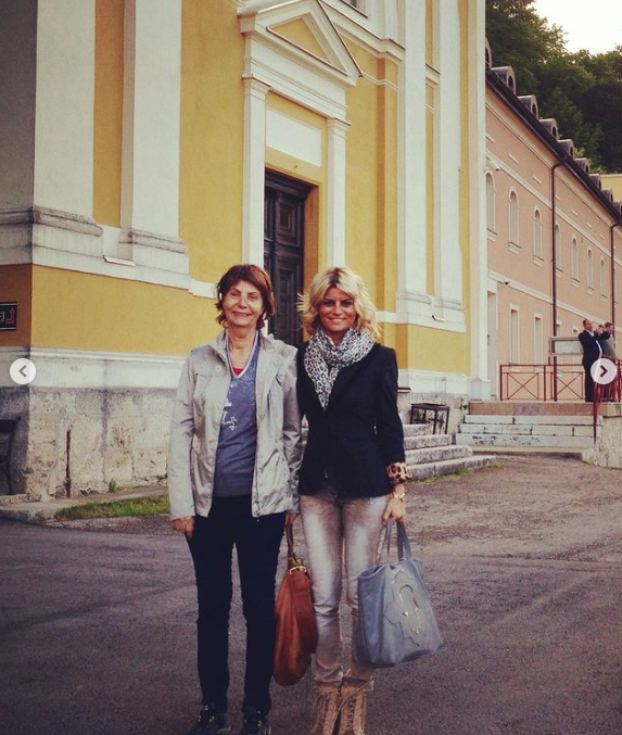 Ece Vahapoğlu ölüm haberini bizzat verdi! Ece Vahapoğlu aslen nereli eşi kimdir? - Resim: 1