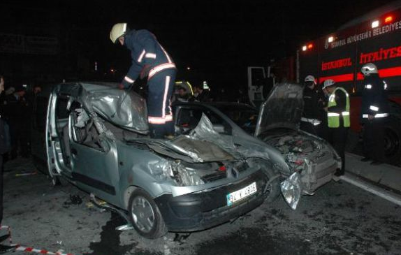 İstanbul'da akılalmaz kaza! - Resim: 3