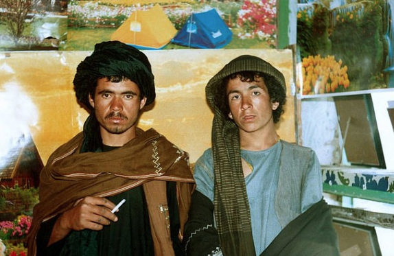 Taliban üyelerinin daha önce hiç görülmemiş makyajlı fotoğraflarına bakın - Resim: 1