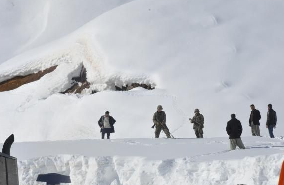 Mehmetçik dedöktörle bakın ne aradı! - Resim: 3