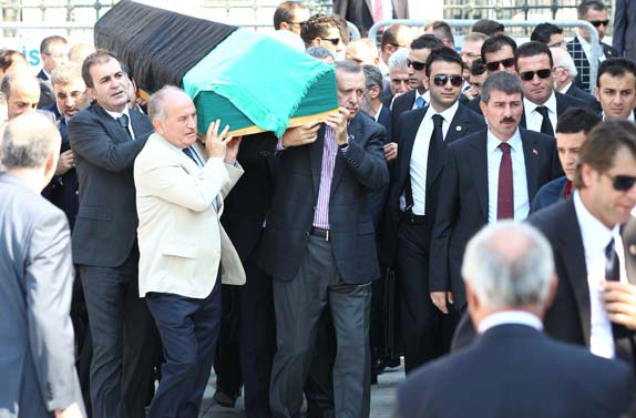 Cenaze törenine öyle isimler katıldı ki... - Resim: 4