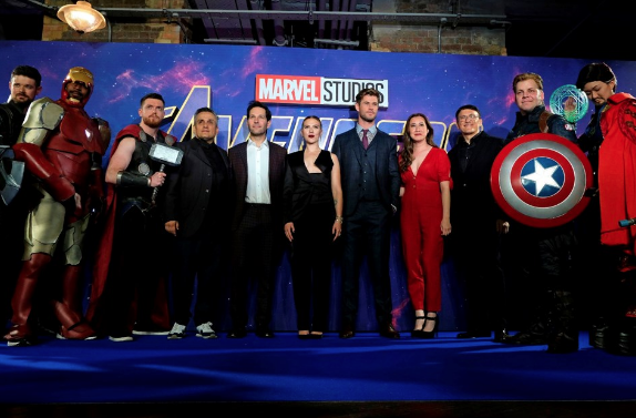 Scarlett Johansson'dan cesur göğüs dekoltesi - Resim: 2