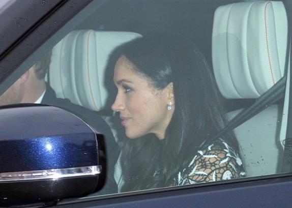 Kraliçe kural bozdu! İşte dünyanın dikkatini çeken kare - Resim: 4