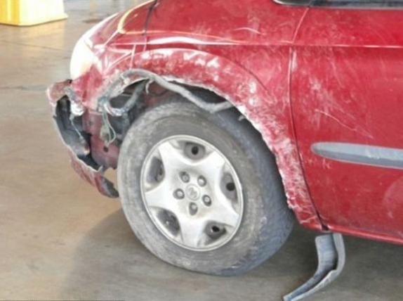 Bu arabayı pitbull parçaladı - Resim: 2