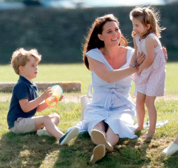 Üstsüz fotoğrafları yayınlanmıştı! Kate Middleton'dan bir zafer daha - Resim: 2