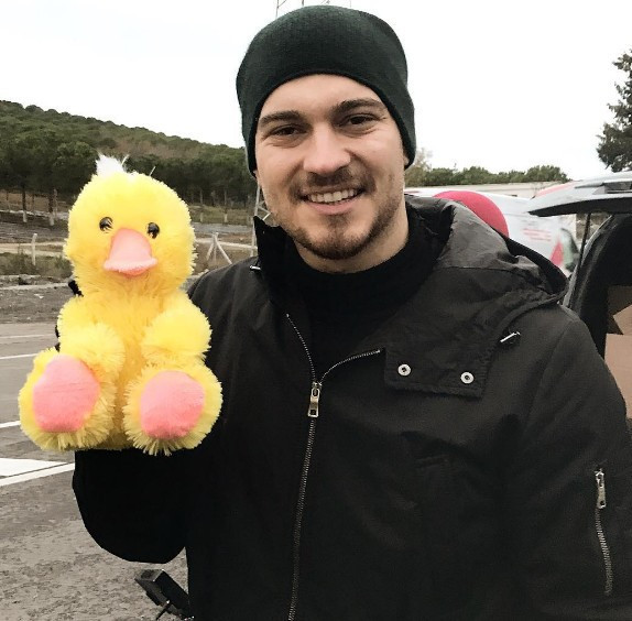 Çağatay Ulusoy evlilik yolunda Duygu Sarışın ile eve çıktılar - Resim: 2