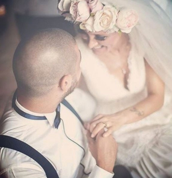 Eşine 'Annesi gibi' denen Yiğit İzik: 'Herkes haddini bilecek' - Resim: 4