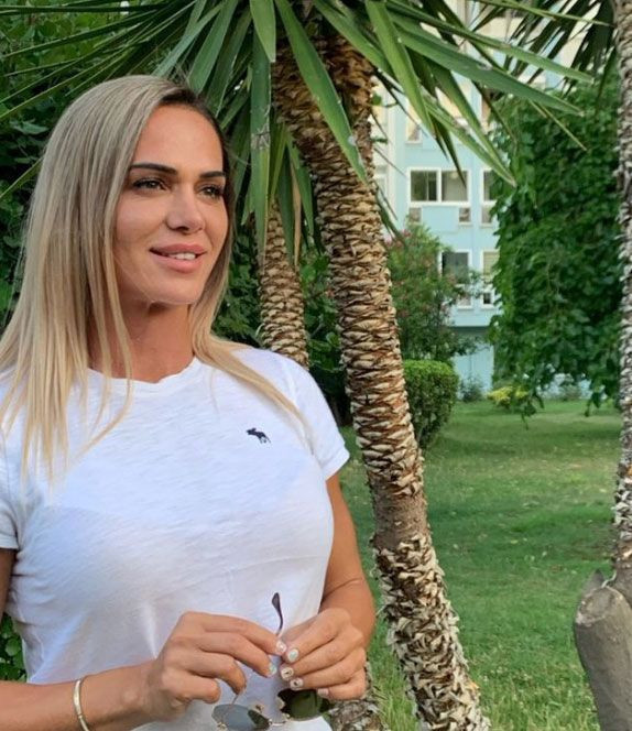 Demet Akalın'dan Survivor Nagihan'a görülmemiş jest! Evinde ağırladı, hediyelere boğdu - Resim: 1