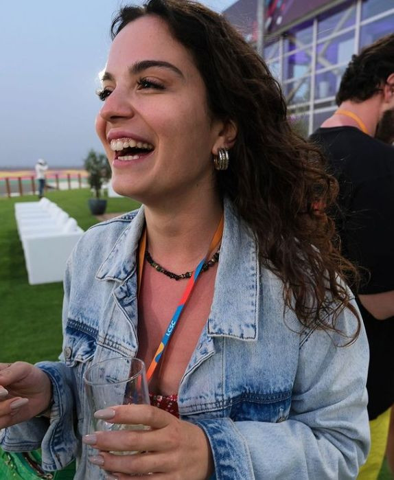 Aslı Bekiroğlu eğleneyim derken, büyük faciadan döndü! Cam sebil yüzüne patladı - Resim: 4