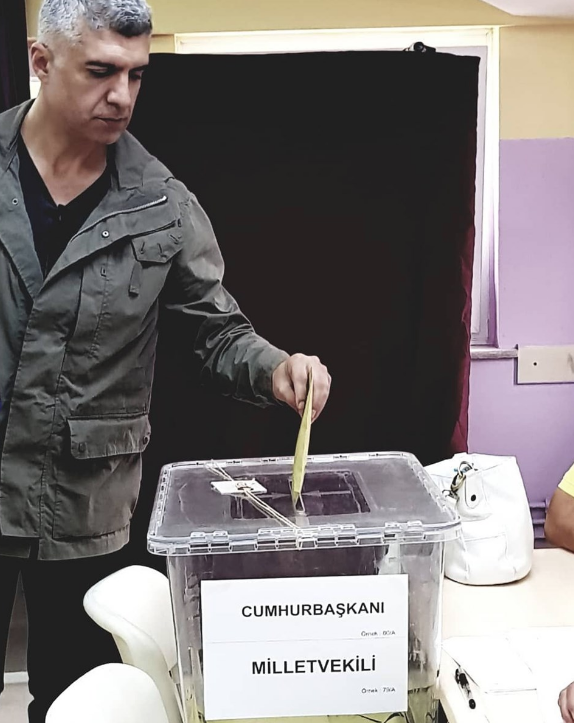 Ünlüler sandık başında! Nusret sandığı bile 'tuzladı' - Resim: 17