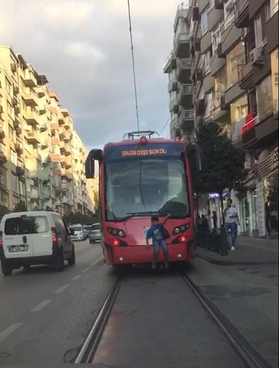 Bedava yolculuk için ölümü göze alıyorlar - Resim: 1
