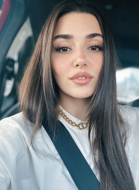 Hakan Sabancı ile ilişki yaşayan Hande Erçel siyah şıklığı ile göz kamaştırdı! - Resim: 2
