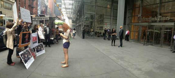 Abdullah Gül'e New York'ta pinokyolu protesto - Resim: 3