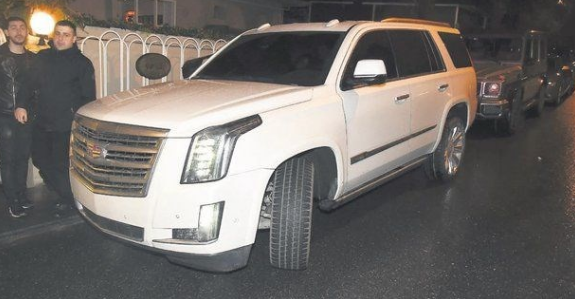 Caner'den eşine servet değerinde bebek hediyesi! - Resim: 2