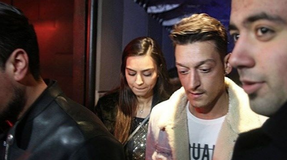 Amine Gülşe'den Mesut Özil'e destek mesajı - Resim: 3