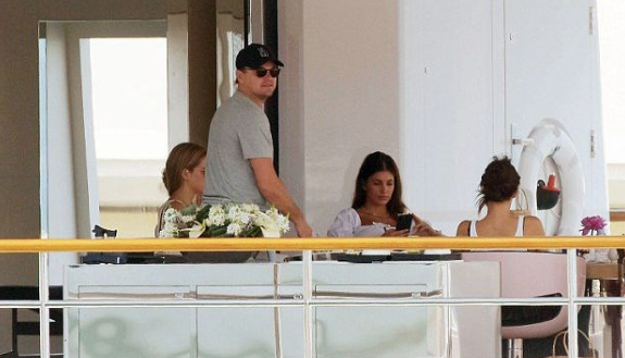 Leonardo DiCaprio 22 yaş küçük sevgilisiyle tatilde - Resim: 4