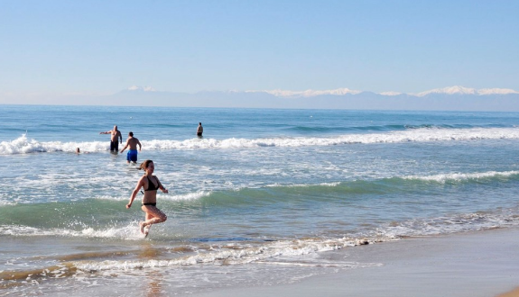 Dağlarda kar, plajda deniz keyfi - Resim: 1