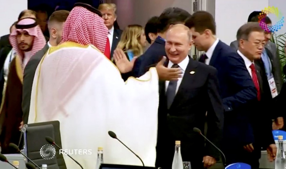 Putin ve Selman'dan samimi selamlaşma! İşte zirveye damga vuran kare - Resim: 3
