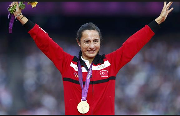 Onlar Türkiye'nin en güçlü ünlü kadınları - Resim: 4