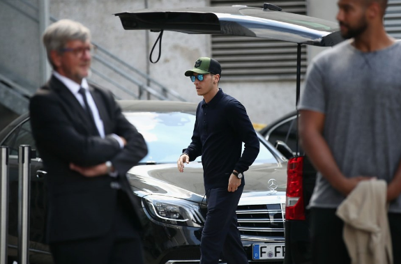 Amine Gülşe'den Mesut Özil'e destek mesajı - Resim: 2