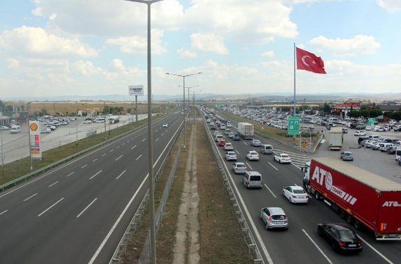 TEM'in Bolu geçişinde 35 kilometrelik araç kuyruğu - Resim: 1