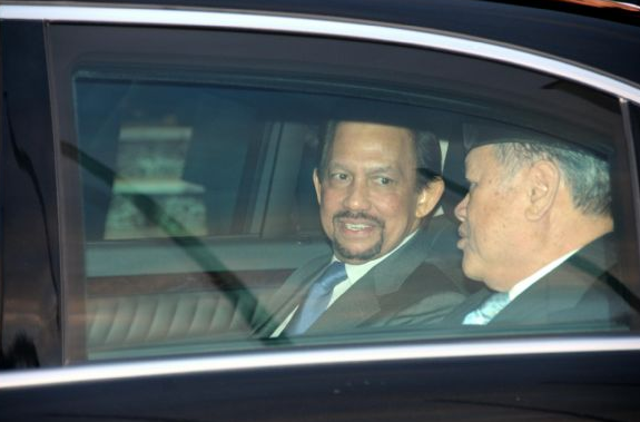 Altın kaplama uçağıyla İstanbul'a geldi - Resim: 4