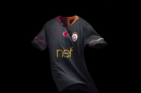 Galatasaray'ın forması için olay yorum: Çok çirkin Mahmutpaşa’da yapılmış gibi - Resim: 4