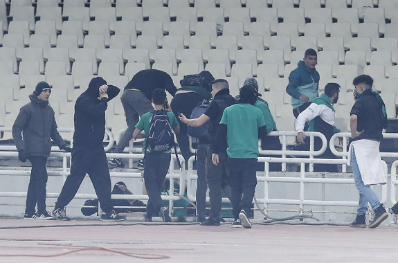 Ortalık savaş alanına döndü! Dev derbi tatil edildi - Resim: 4