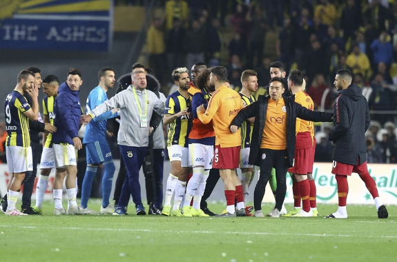 Derbide maç sonu ortalık karıştı - Resim: 3