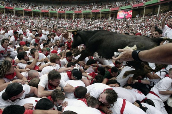 Kaçacak delik aradılar... - Resim: 2