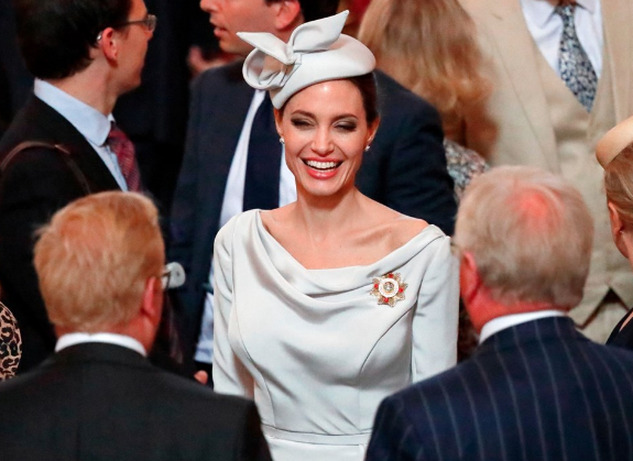 Angelina Jolie siyasete göz kırptı - Resim: 2