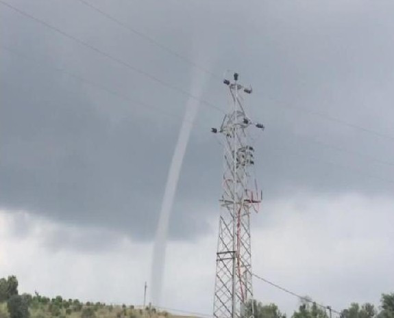 Kimse bunu beklemiyordu Beykoz'da hortum çıktı - Resim: 2