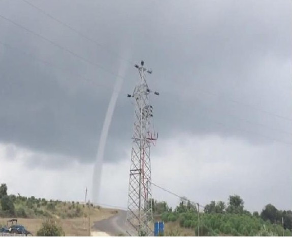 Kimse bunu beklemiyordu Beykoz'da hortum çıktı - Resim: 1