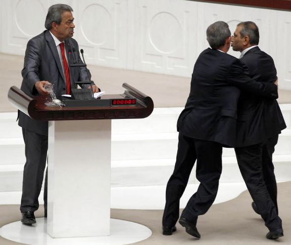 Meclis'te Kamer Genç kavgası - Resim: 4