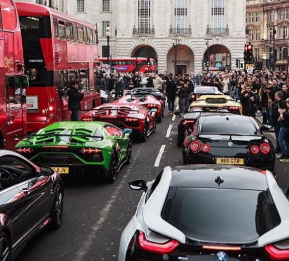 Rus fenomen Daria Radionova otomobilini Swarovski ile donattı - Resim: 4