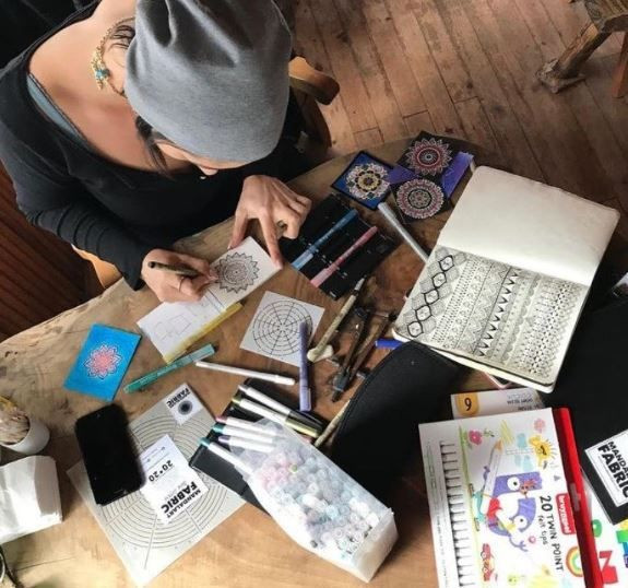 Mandala sanatçısına şok suçlama! Komşular "seri kedi katili" olduğunu söylüyor - Resim: 1