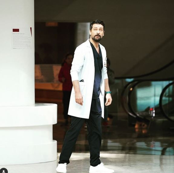 FOX'un Mucize Doktor oyuncusu Onur Tuna imajını değiştirdi! Hayranları şok oldu - Resim: 2