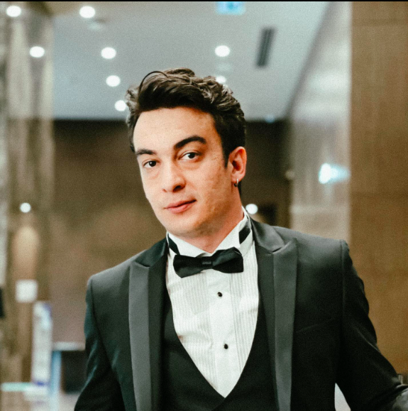 Sergen Deveci kaç yaşında aslen nereli videolardaki sevgilisi mi kimdir? - Resim: 1